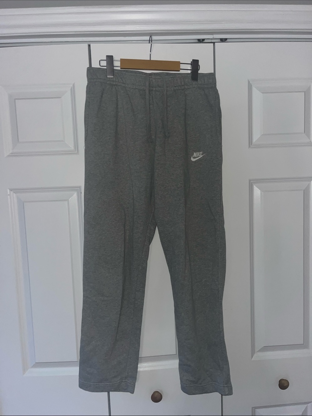 Nike Men’s Heather Gray Jogger Sweatpants